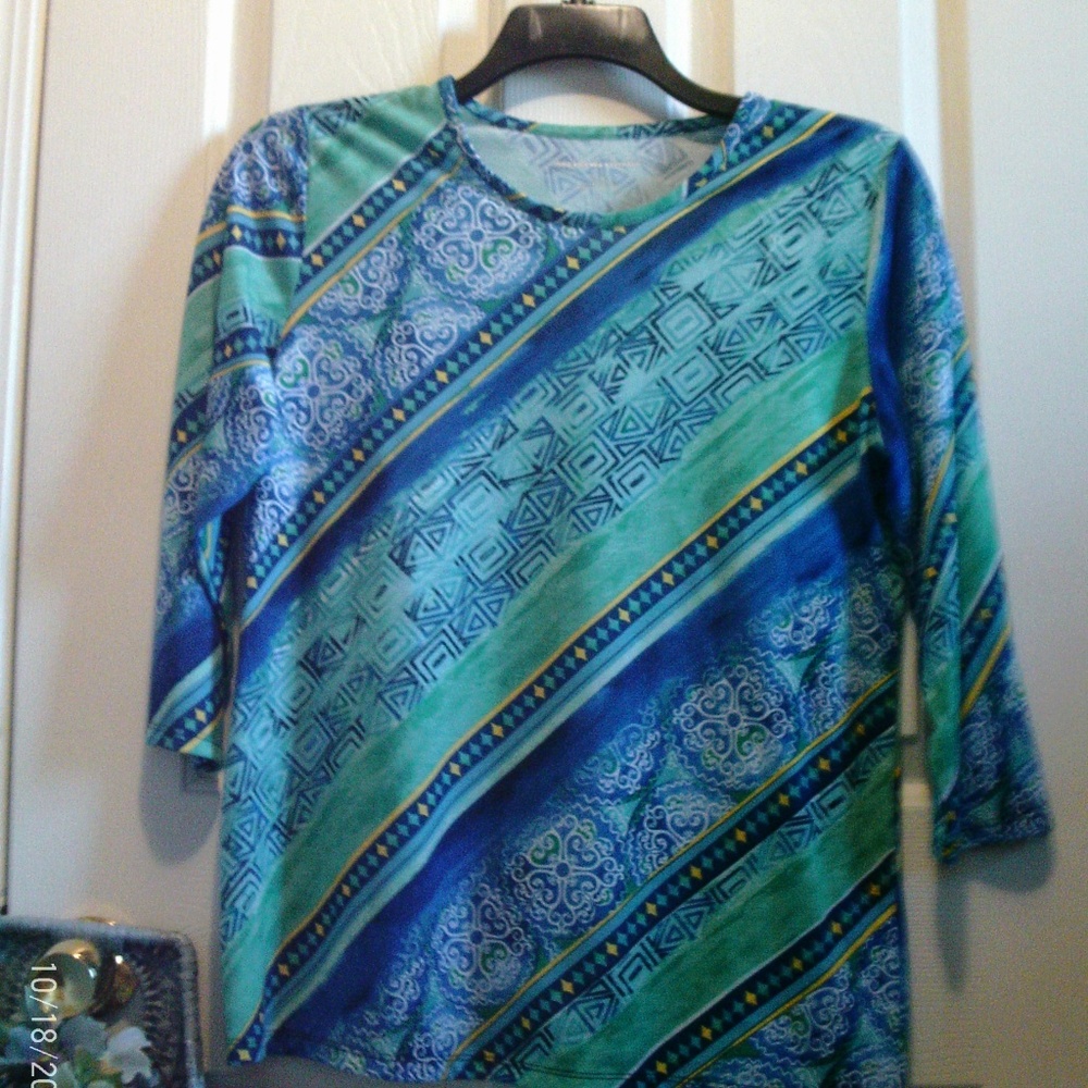 ✨Allison Daley top M Sale 2/15. - Picture 1 of 3